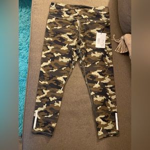 NWT ZYIA Light Green Camo Reflective Soft n Snug mid-rise 7/8 24” size 12